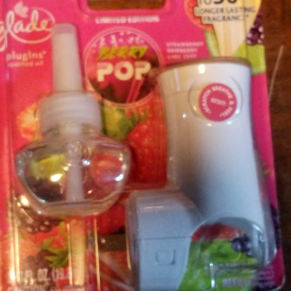 Glade PlugIns LIMITED EDITION Berry Pop Scented Oil Warmer and Refill Bottle Set - Picture 2 of 7